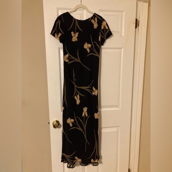 Pretty Floral Dress - Picture 4 of 4